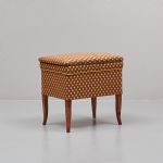 1031 3320 SEWING STOOL